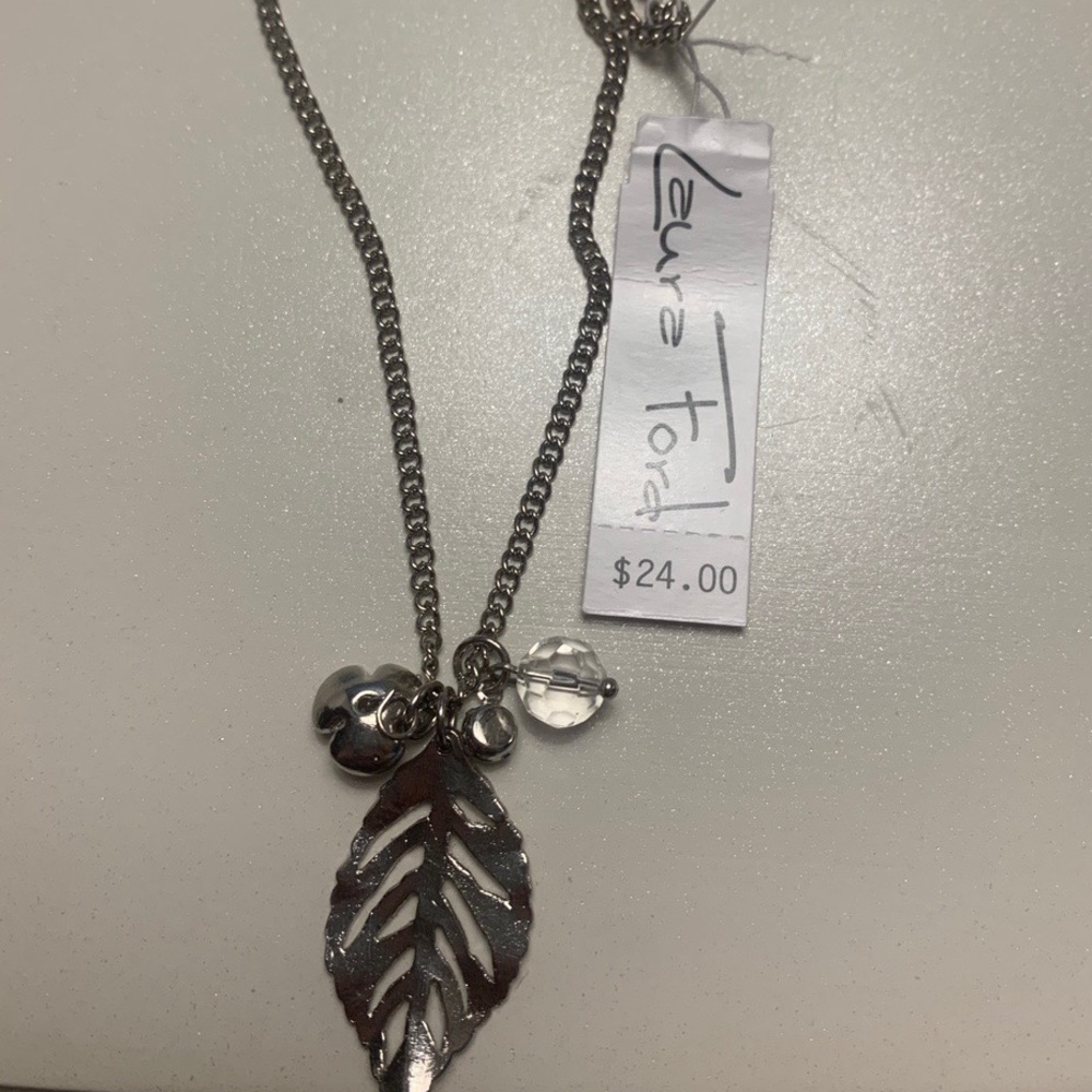 pretty feather necklace